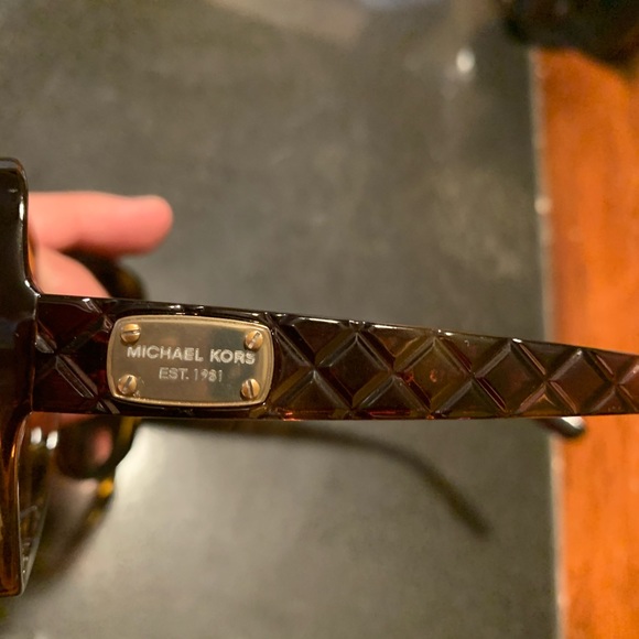 Michael Kors Womens Oversized Sunglasses - Picture 3 of 5